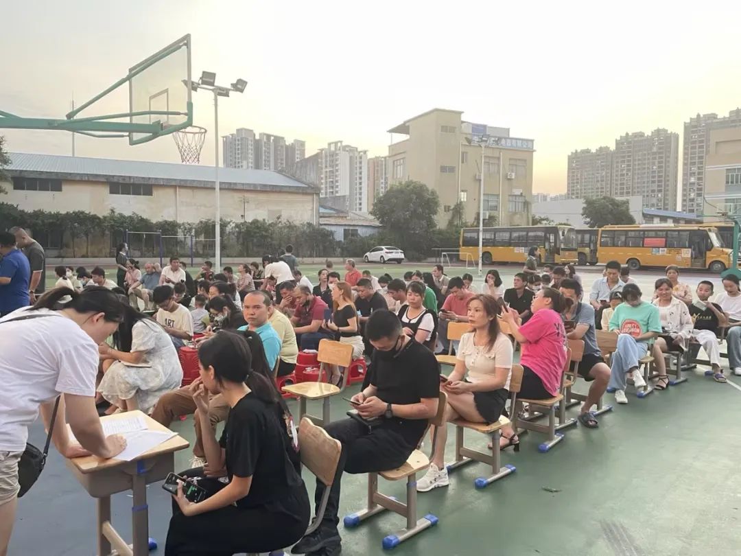 政策解读 解家长之忧——东升华盛学校召开毕业班“小升初”专题家长会
