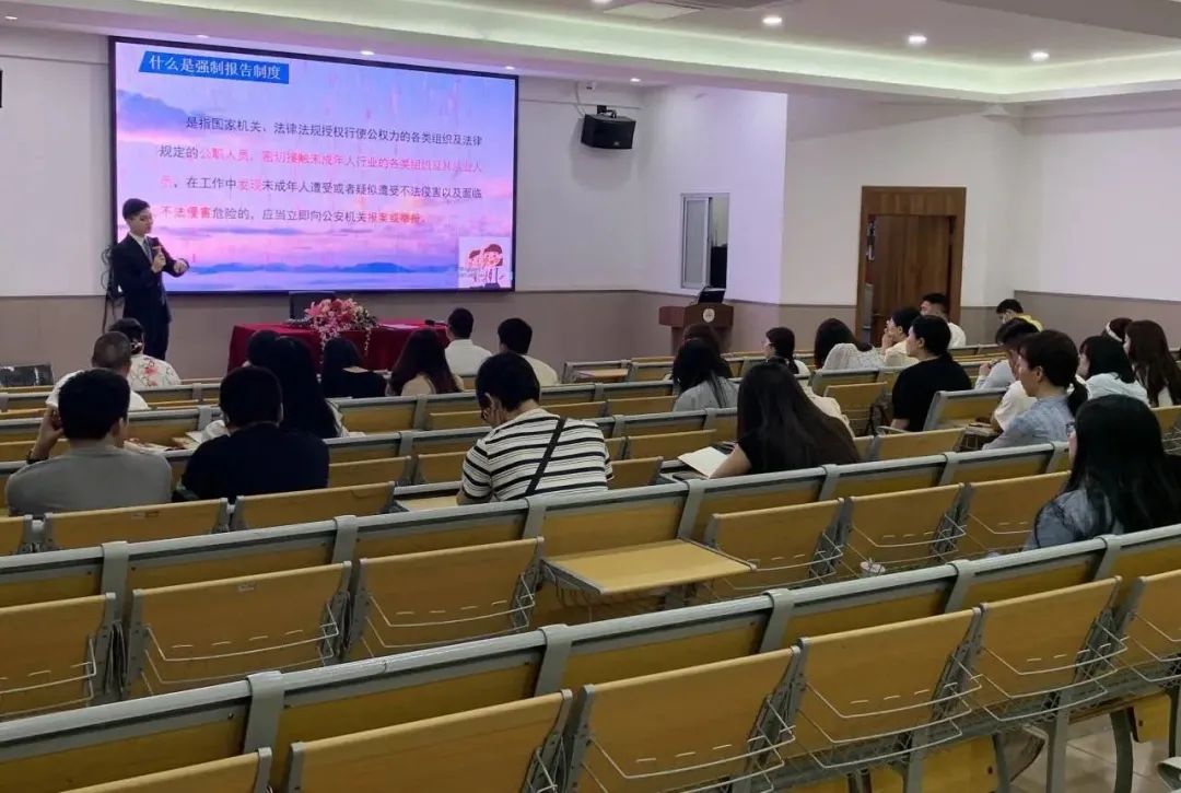 依法治校，依法治教----翠景东方小学校园伤害应急处置普法讲座